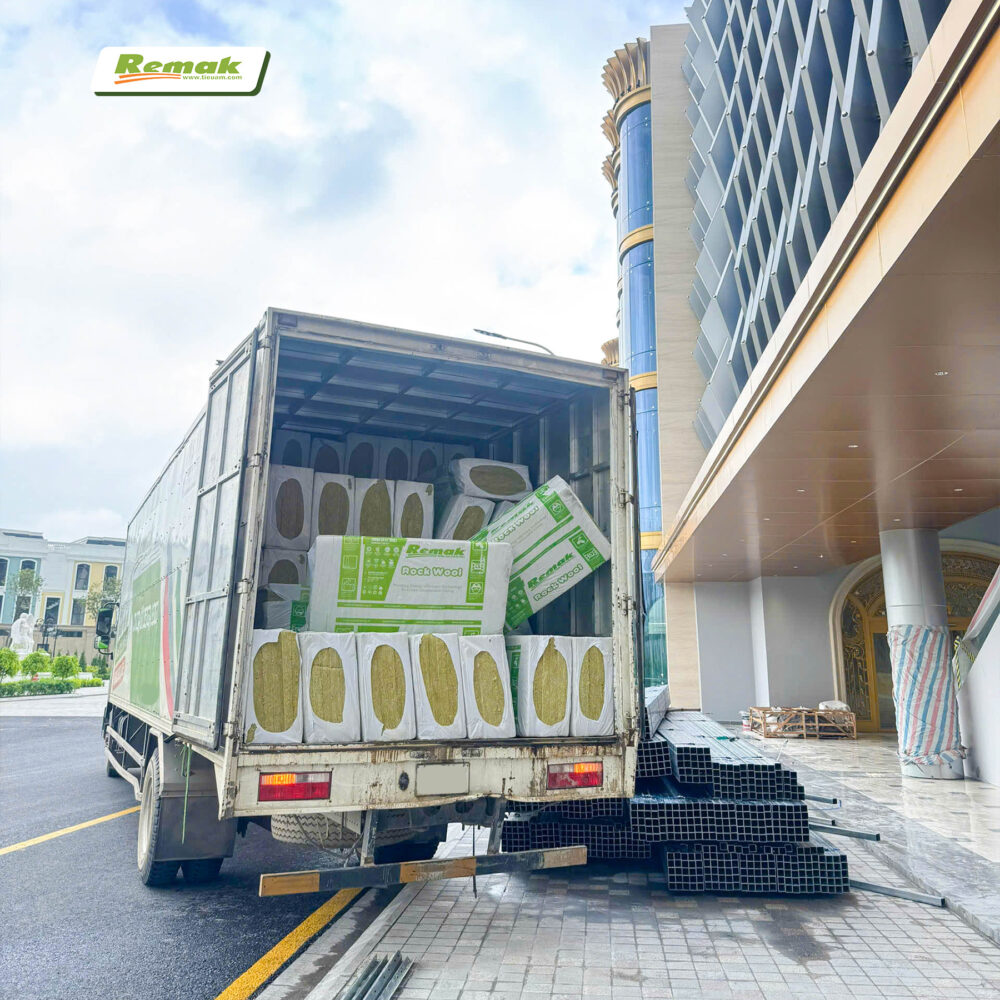 Bông khoáng remak được xếp thành kiện dễ vận chuyển